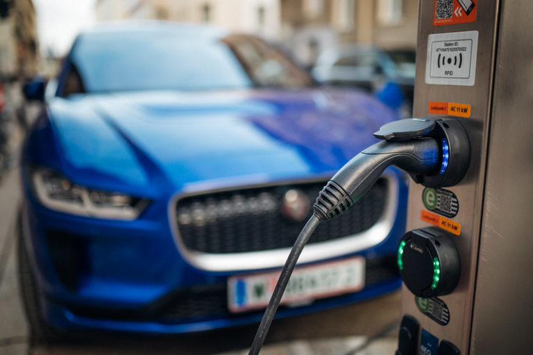 Washington state lawmakers go big on EV battery charging, scale back near-term rebates