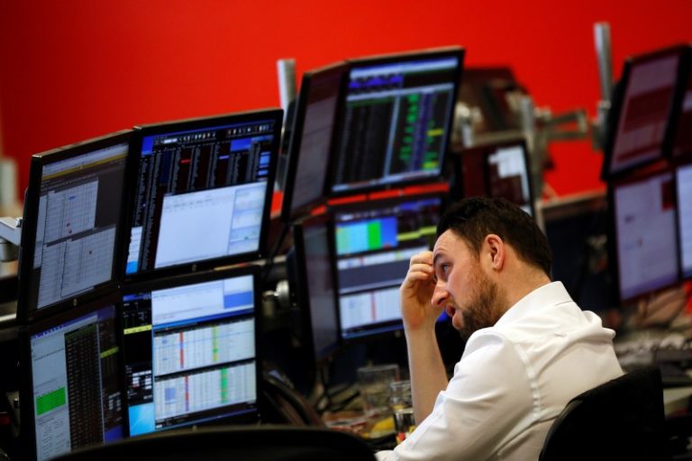 Oracle bets on cloud boom to forecast upbeat profit By Reuters