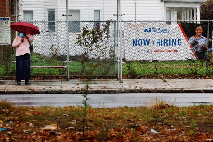 Reuters reveals U.S. private payrolls surge as Omicron threat looms over economy