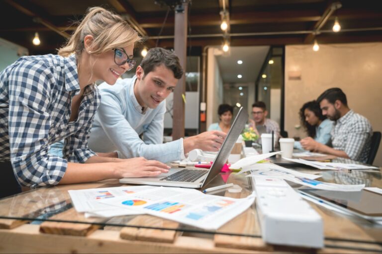 7 Customer Experience Strategies for Effective Branding in 2024