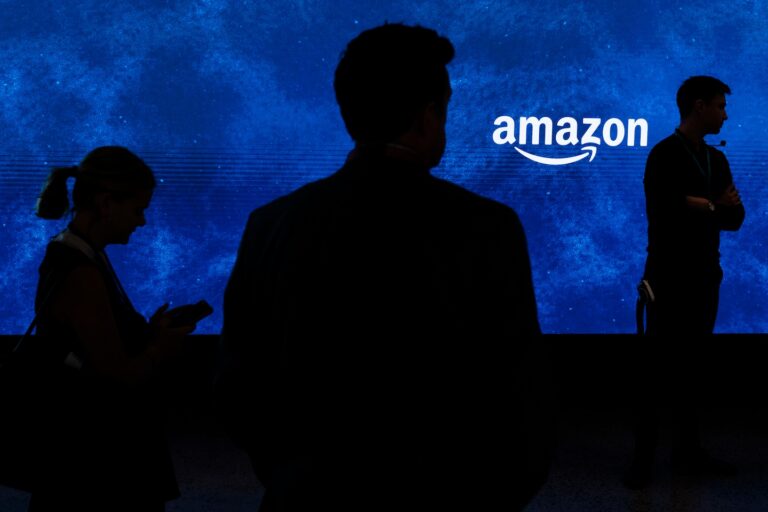 FTC accuses Bezos and other Amazon executives of deleting text messages