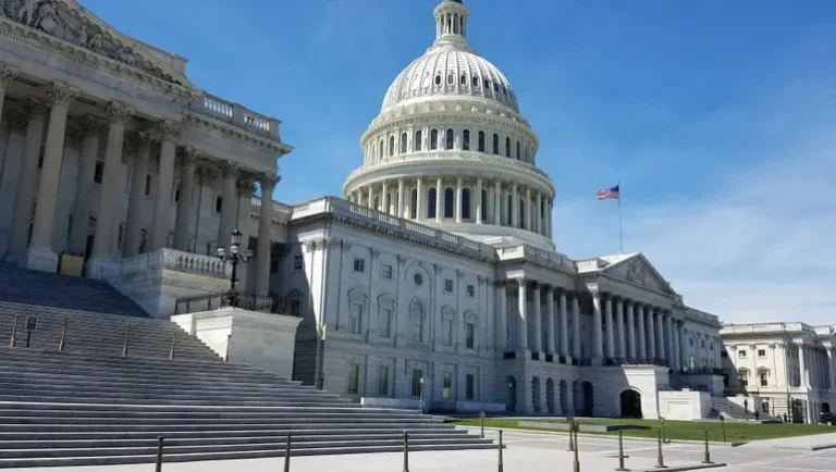 Federal agencies caught sharing credentials with Microsoft over email
